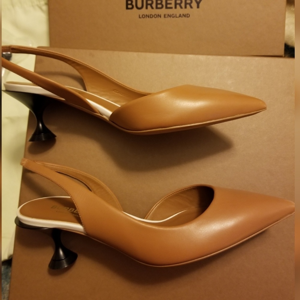 Leather Slingback pumps
